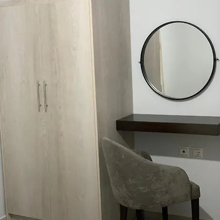 بيت ضيافة Vila Kastriot