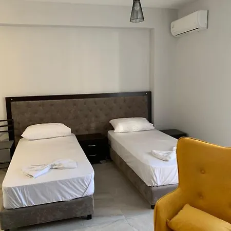 Vila Kastriot بيت ضيافة ساراندا